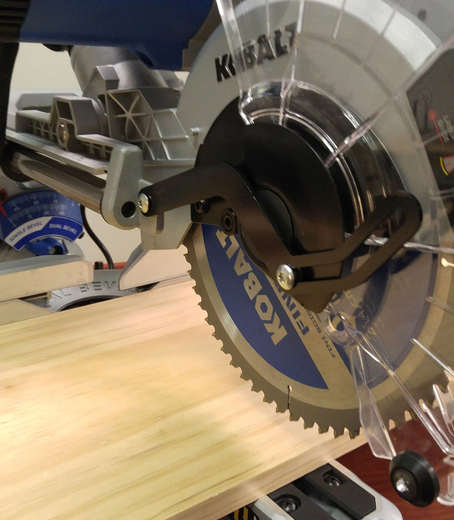 Kobalt Miter Saws 10-in 15 Amps Dual Bevel Sliding Compound Corded Miter Saw 5 Kobalt Miter Saws 10-in 15 Amps Dual Bevel Sliding Compound Corded Miter Saw - Image 5