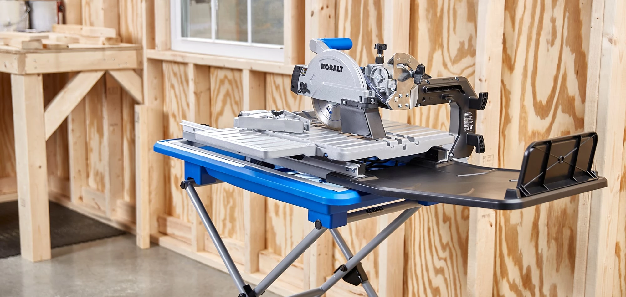 Kobalt Tile Saws 7-in 10-Amp Wet Sliding Table Tile Saw with Stand 5 Kobalt Tile Saws 7-in 10-Amp Wet Sliding Table Tile Saw with Stand - Image 5