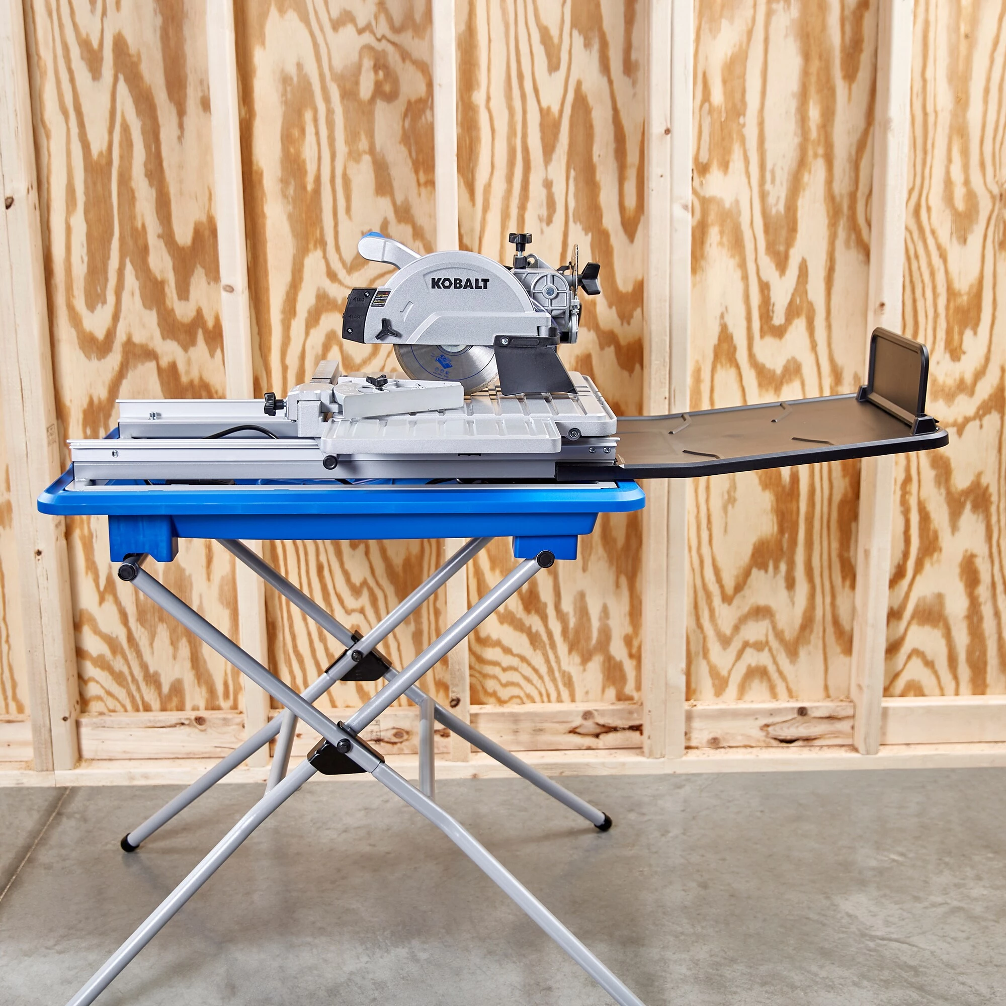 Kobalt Tile Saws 7-in 10-Amp Wet Sliding Table Tile Saw with Stand 7 Kobalt Tile Saws 7-in 10-Amp Wet Sliding Table Tile Saw with Stand - Image 7